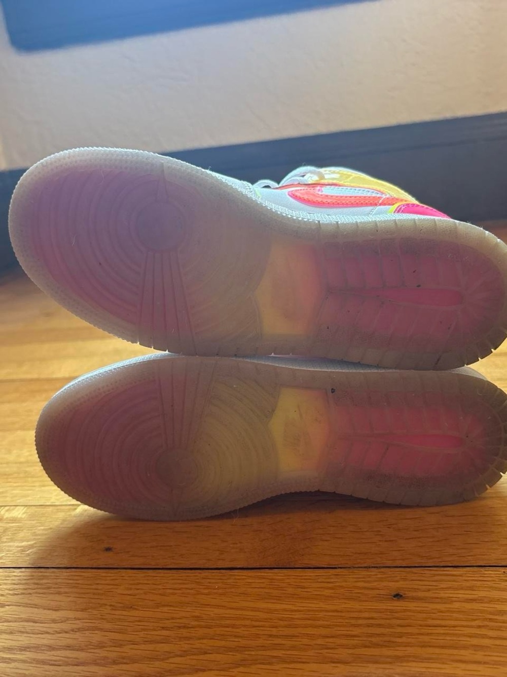 Jordan 1 Mid SE White Sneakers with Pink and Yellow Accents - Picture 4 of 6